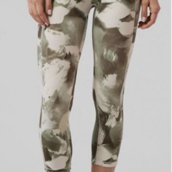 Athleta Pants - Athleta Ultimate Stash II capris, US size L